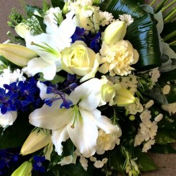 Buchet funerar Crin si Trandafir alb