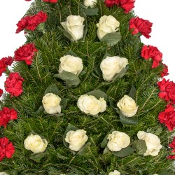 Coroana funerara cu baza din trandafiri albi