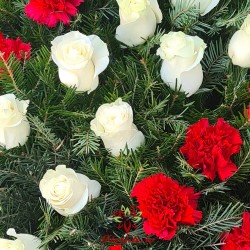 Coroana Funerara Garoafe cu Trandafiri